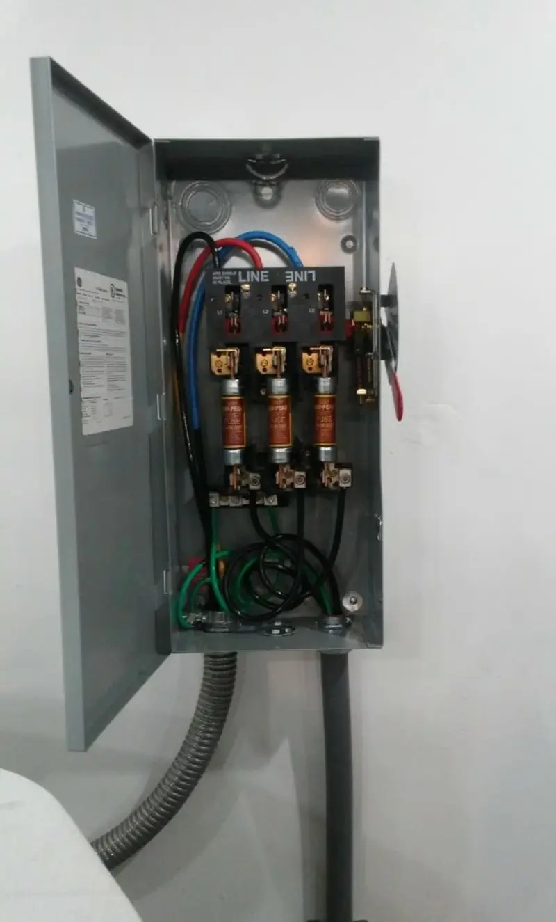 Three-phase disconnect switch installed for Smoke Detector Installation in Vicksburg